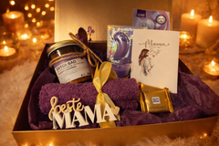 Jacqueline Joy Muttertags Geschenkbox – Handverlesene Wellness-Box mit Duftkerze, Pflegeset, Muttertagskarte, Entspannungsbad & Überraschung für Mamas und beste Freundinnen