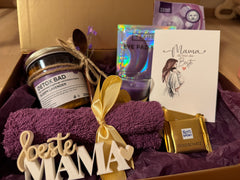 Jacqueline Joy Muttertags Geschenkbox – Handverlesene Wellness-Box mit Duftkerze, Pflegeset, Muttertagskarte, Entspannungsbad & Überraschung für Mamas und beste Freundinnen